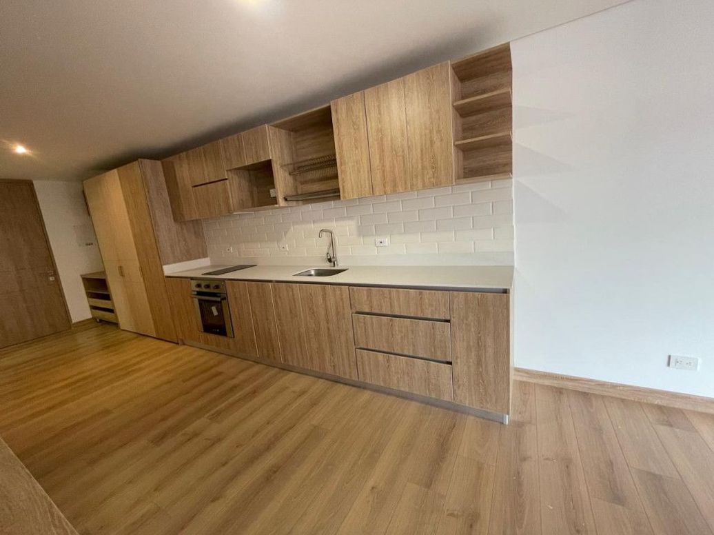 Apartamento de 1 alcoba en venta en Santa Barbara Occidental, Bogotá, 58 m² · foto 5 de 20