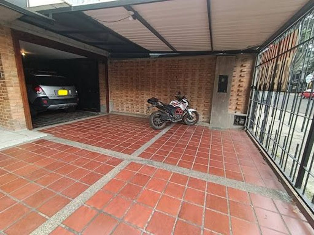 Casa de 10 alcobas en venta en Quinta Camacho, Bogotá, 1100 m² · foto 2 de 20