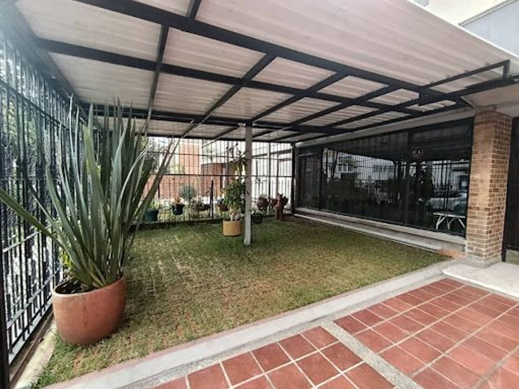 Casa de 10 alcobas en venta en Quinta Camacho, Bogotá, 1100 m² · foto 3 de 20