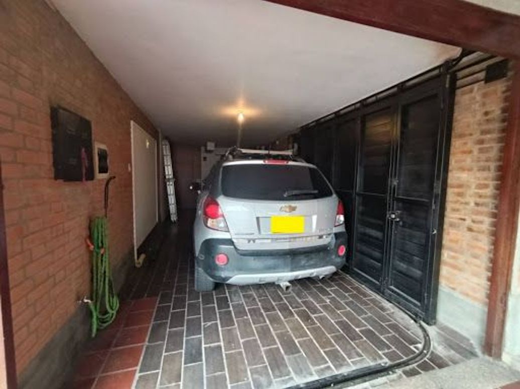 Casa de 10 alcobas en venta en Quinta Camacho, Bogotá, 1100 m² · foto 5 de 20