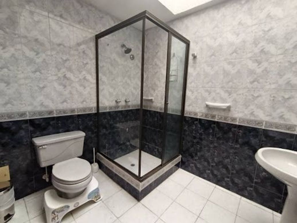 Casa de 10 alcobas en venta en Quinta Camacho, Bogotá, 1100 m² · foto 19 de 20