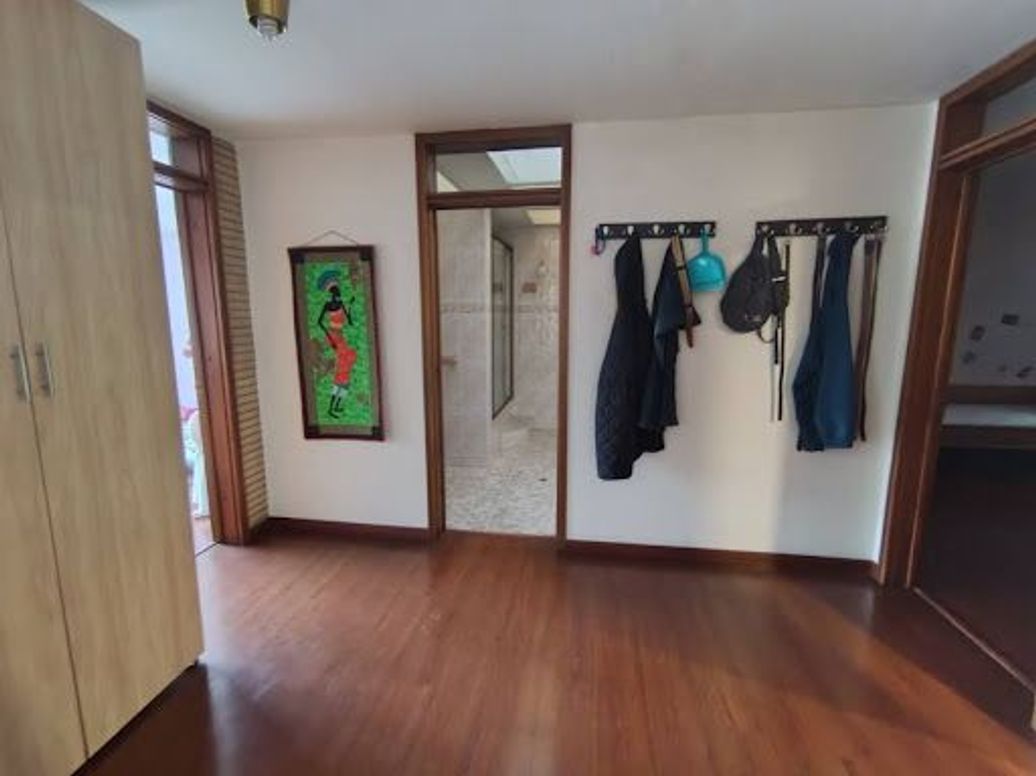Casa de 10 alcobas en venta en Quinta Camacho, Bogotá, 1100 m² · foto 15 de 20