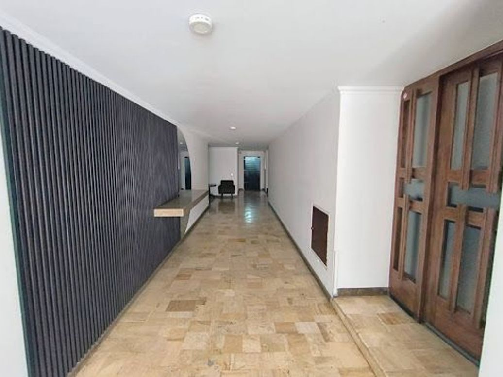Apartamento de 4 alcobas en venta en Chico, Bogotá, 251 m² · foto 2 de 20