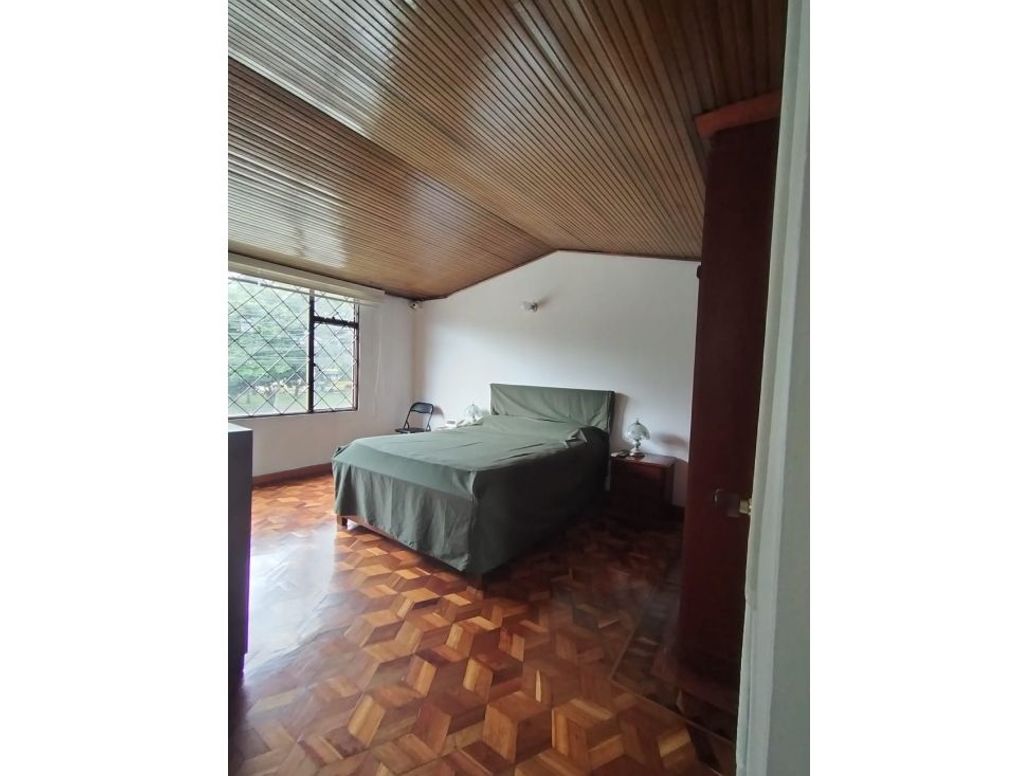 Casa de 4 alcobas en venta en Normandía, Bogotá, 217 m² · foto 12 de 20