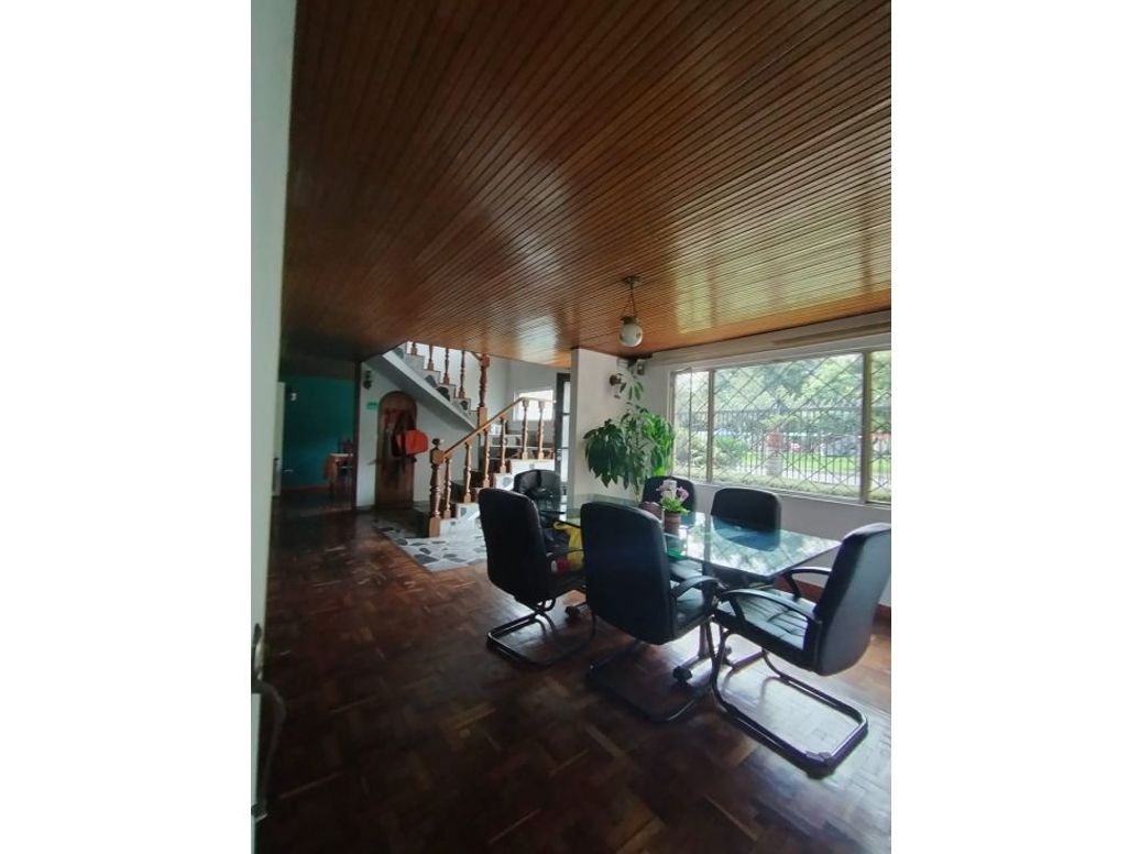 Casa de 4 alcobas en venta en Normandía, Bogotá, 217 m² · foto 3 de 20