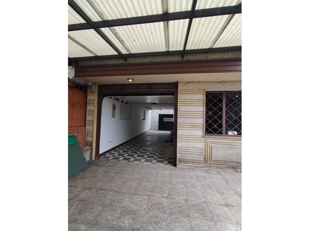 Casa de 4 alcobas en venta en Normandía, Bogotá, 217 m² · foto 2 de 20