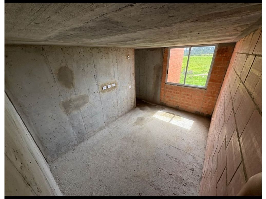 Apartamento de 2 alcobas en venta en Guaymaral, Bogotá, 45 m² · foto 2 de 5
