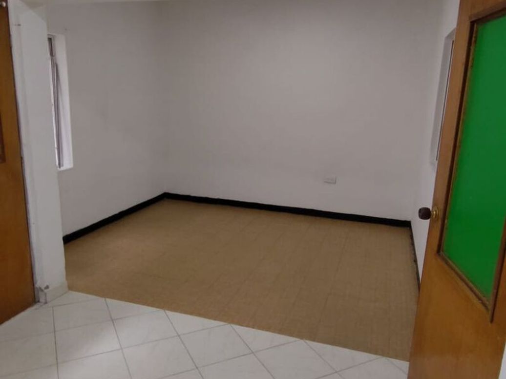 Casa de 8 alcobas en venta en Los Cerezos, Bogotá, 119 m² · foto 6 de 17