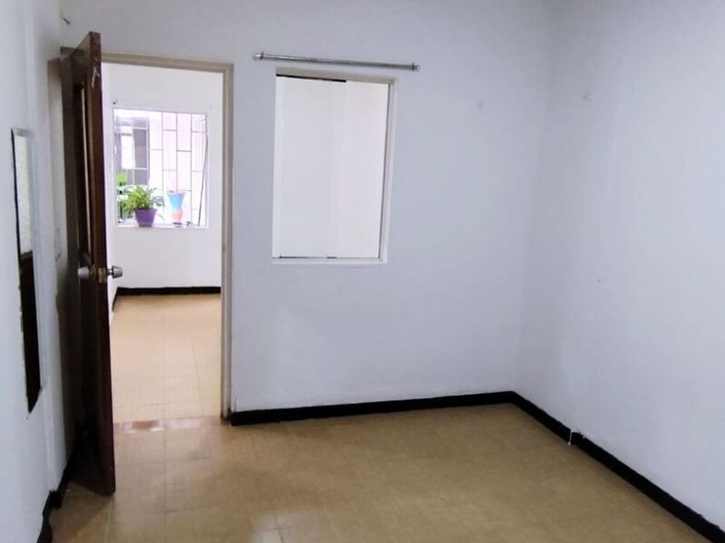 Casa de 8 alcobas en venta en Los Cerezos, Bogotá, 119 m² · foto 7 de 17