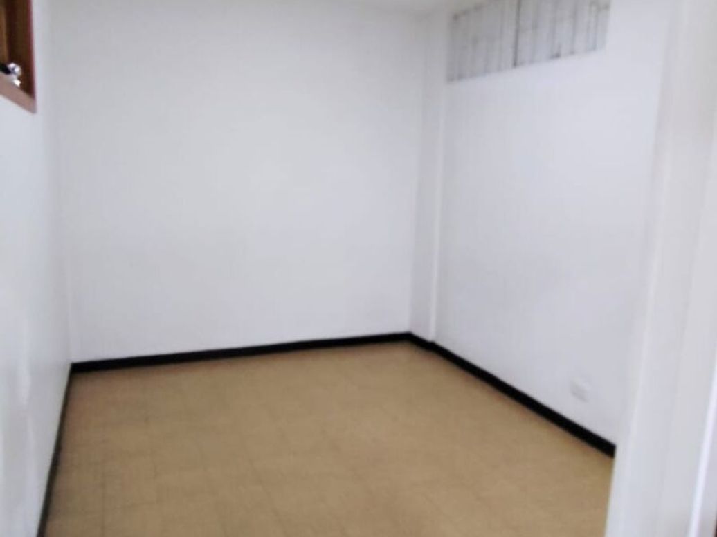 Casa de 8 alcobas en venta en Los Cerezos, Bogotá, 119 m² · foto 8 de 17