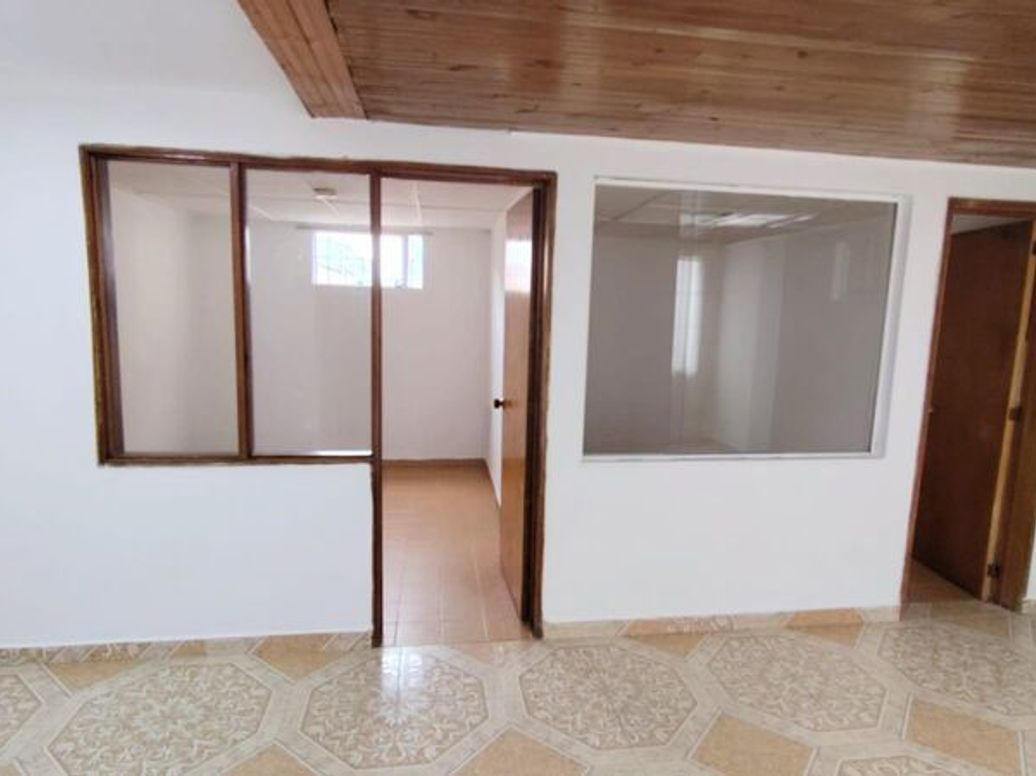 Casa de 8 alcobas en venta en Los Cerezos, Bogotá, 119 m² · foto 15 de 17