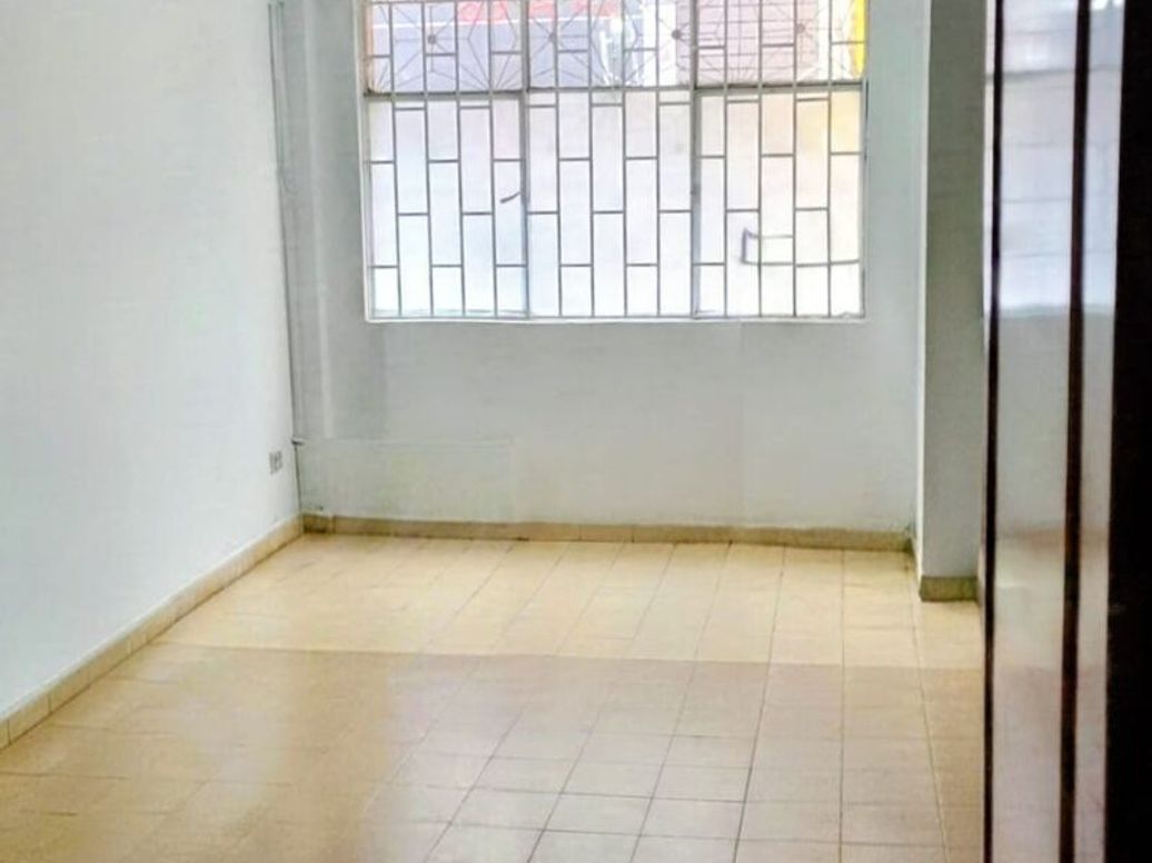 Casa de 8 alcobas en venta en Los Cerezos, Bogotá, 119 m² · foto 3 de 17