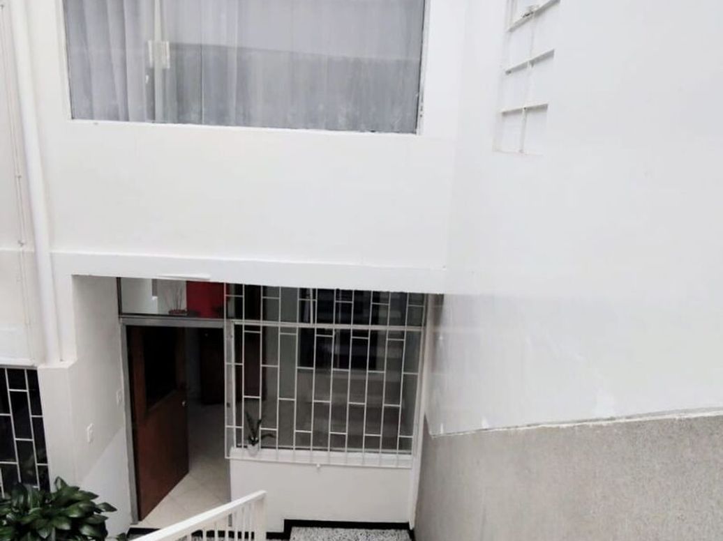 Casa de 8 alcobas en venta en Los Cerezos, Bogotá, 119 m² · foto 4 de 17