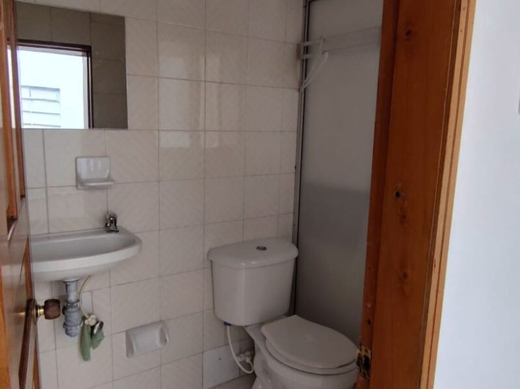 Casa de 8 alcobas en venta en Los Cerezos, Bogotá, 119 m² · foto 13 de 17