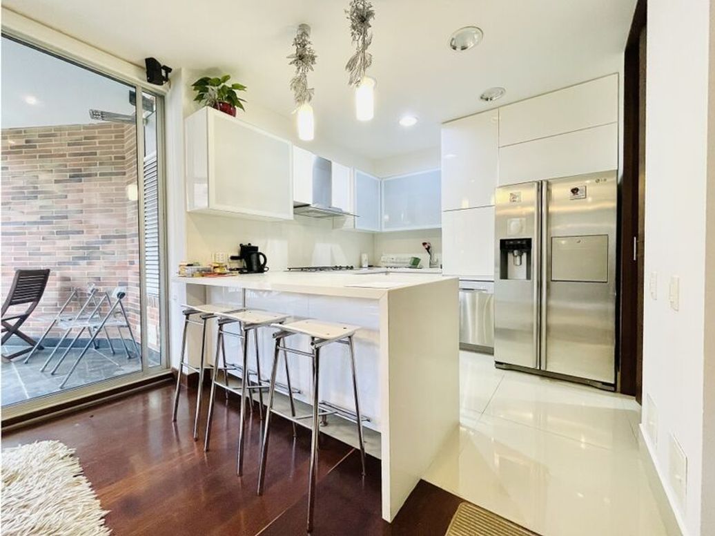 Apartamento de 1 alcoba en venta en El Refugio, Bogotá, 91 m² · foto 7 de 15