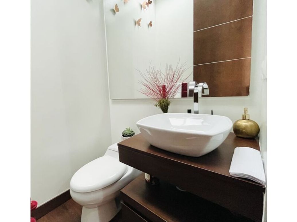 Apartamento de 1 alcoba en venta en El Refugio, Bogotá, 91 m² · foto 11 de 15