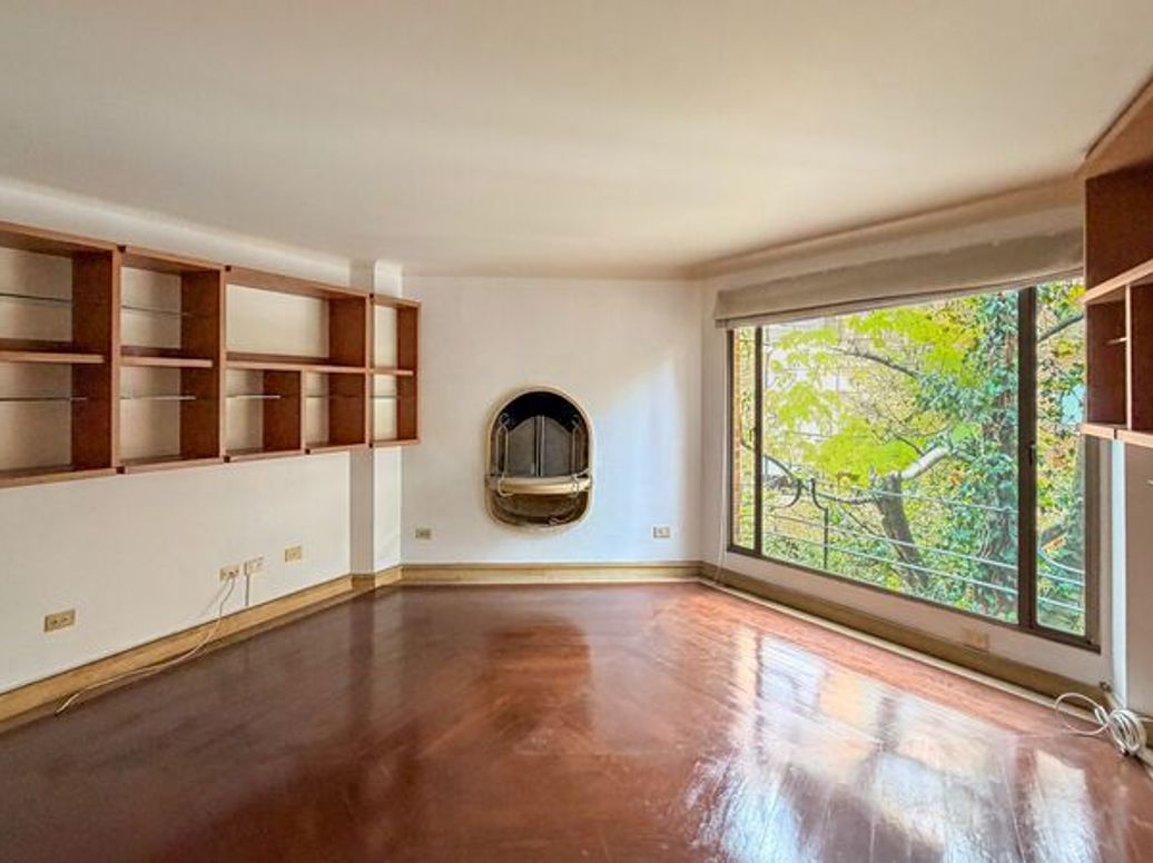 Apartamento de 4 alcobas en venta en Los Rosales, Bogotá, 251 m² · foto 7 de 18