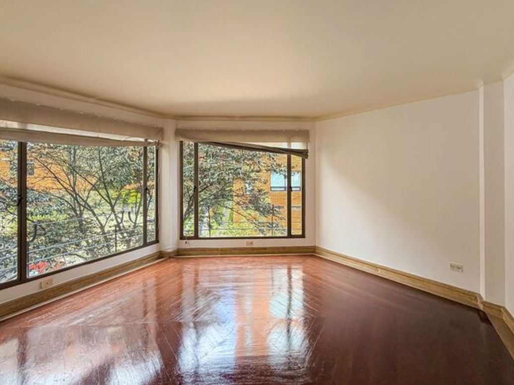 Apartamento de 4 alcobas en venta en Los Rosales, Bogotá, 251 m² · foto 4 de 18