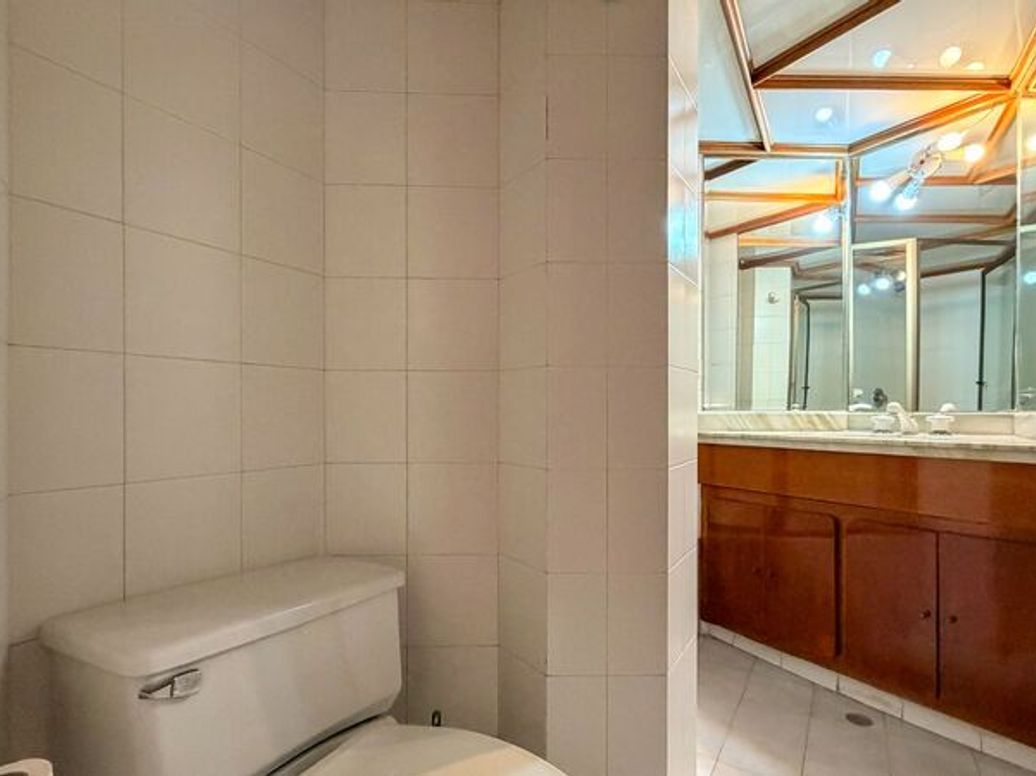 Apartamento de 4 alcobas en venta en Los Rosales, Bogotá, 251 m² · foto 10 de 18
