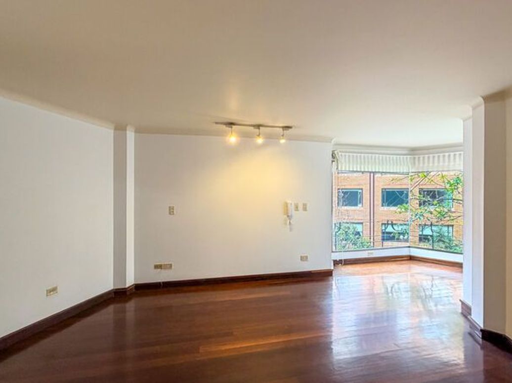 Apartamento de 4 alcobas en venta en Los Rosales, Bogotá, 251 m² · foto 11 de 18