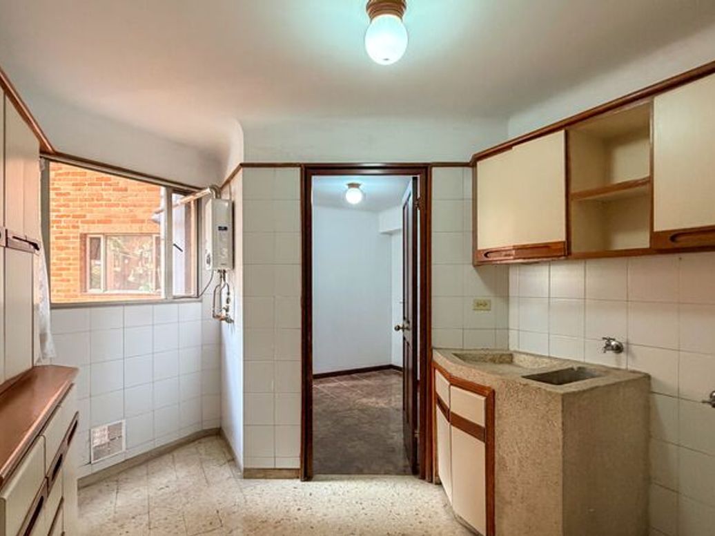 Apartamento de 4 alcobas en venta en Los Rosales, Bogotá, 251 m² · foto 14 de 18
