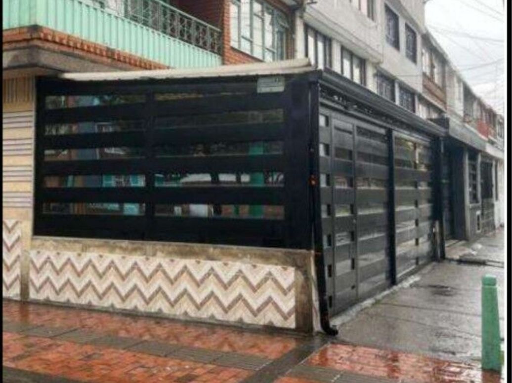Casa de 10 alcobas en venta en Jazmin, Bogotá, 326 m² · foto 2 de 20