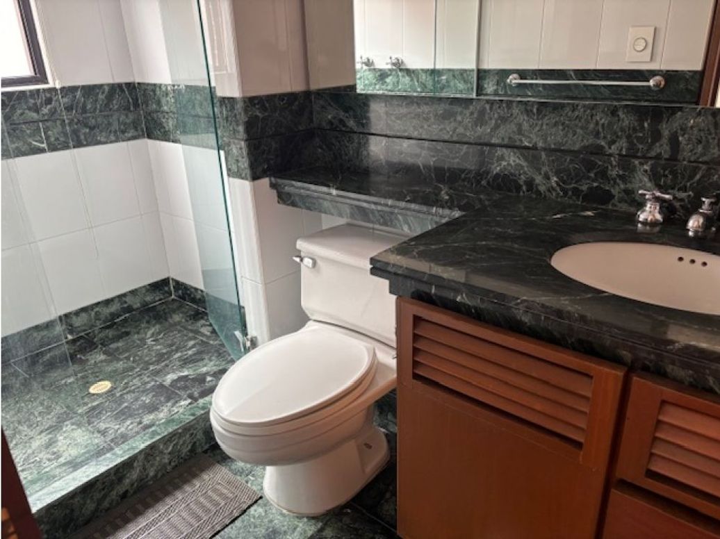 Apartamento de 3 alcobas en venta en Los Rosales, Bogotá, 260 m² · foto 10 de 14