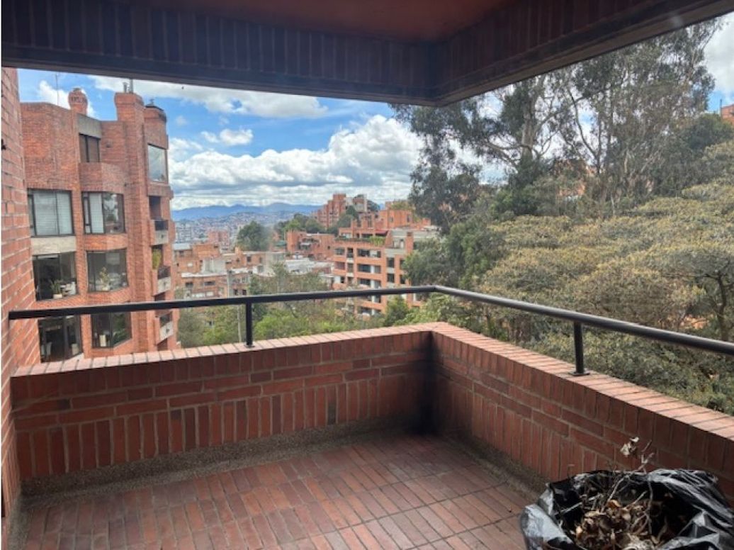 Apartamento de 3 alcobas en venta en Los Rosales, Bogotá, 260 m² · foto 4 de 14