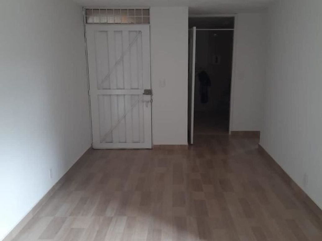 Apartamento de 3 alcobas en venta en Voto Nacional, Bogotá, 53 m² · foto 2 de 16