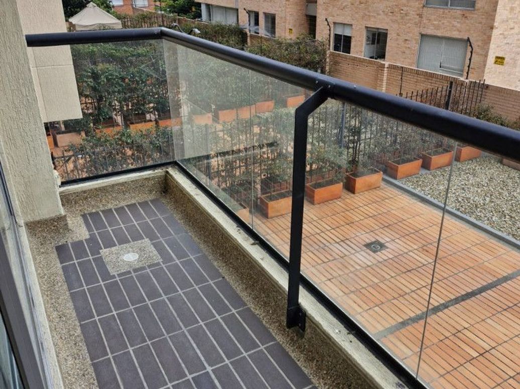 Apartamento de 2 alcobas en arriendo en Cedro Narvaez, Bogotá, 74 m² · foto 3 de 19