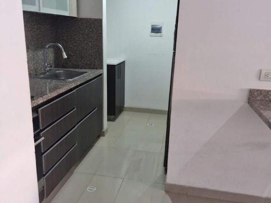 Apartamento de 2 alcobas en arriendo en Cedro Narvaez, Bogotá, 74 m² · foto 5 de 19