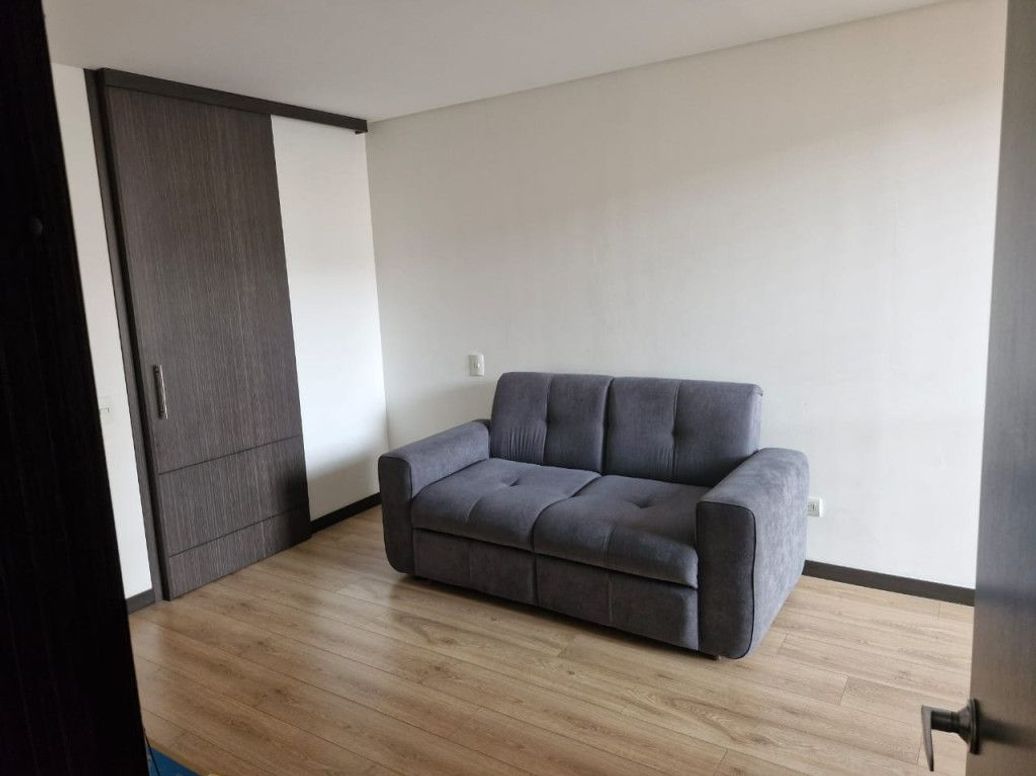 Apartamento de 2 alcobas en arriendo en Cedro Narvaez, Bogotá, 74 m² · foto 6 de 19