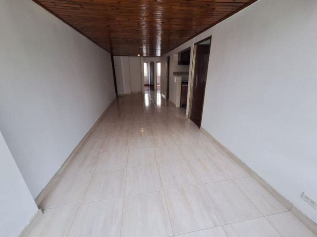 Apartamento de 3 alcobas en venta en Ciudad Jardín Sur, Bogotá, 63 m² · foto 2 de 10
