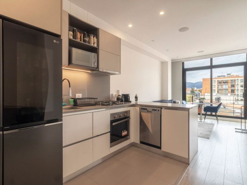 Apartamento de 1 alcoba en venta en Santa Barbara Occidental, Bogotá, 57 m² · foto 5 de 16