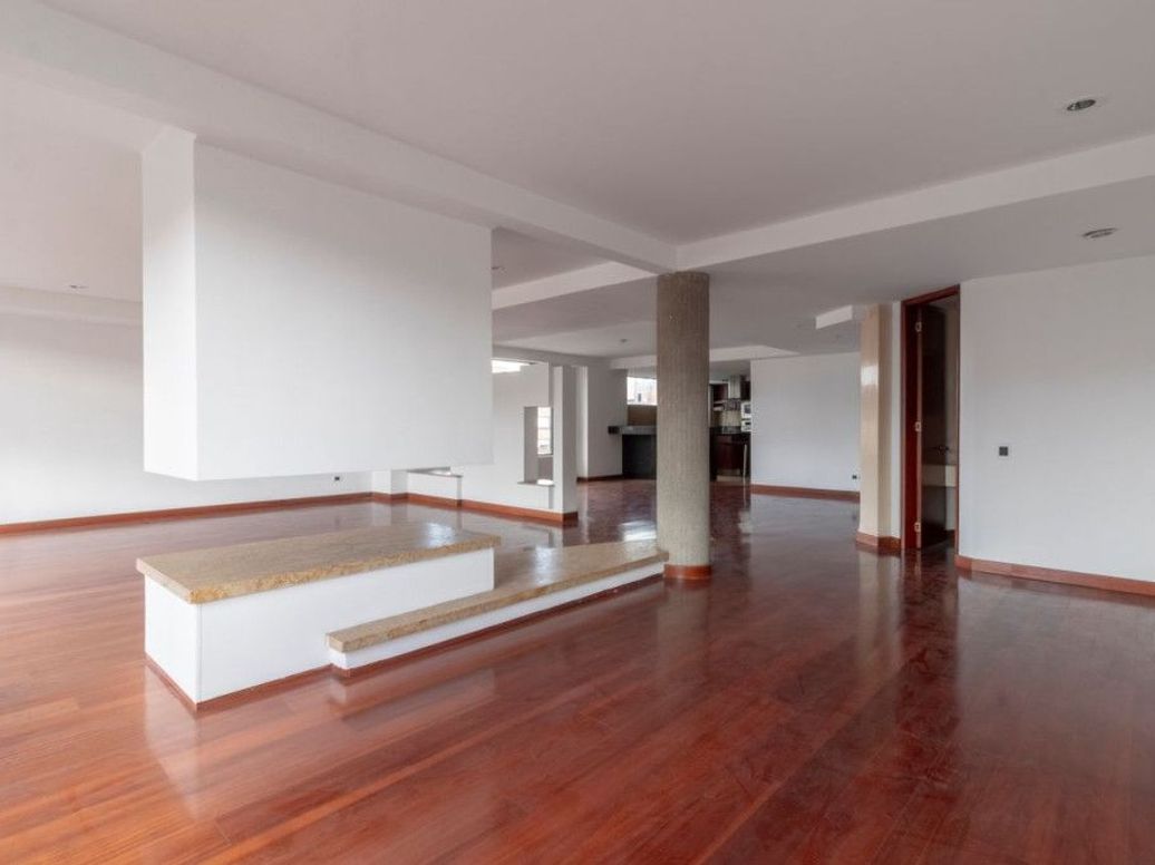 Apartamento de 5 alcobas en arriendo en Santa Barbara Occidental, Bogotá, 340 m² · foto 4 de 20