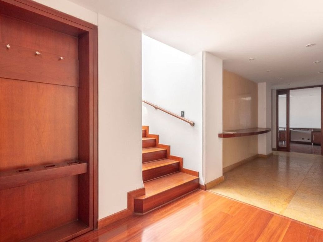 Apartamento de 5 alcobas en arriendo en Santa Barbara Occidental, Bogotá, 340 m² · foto 12 de 20