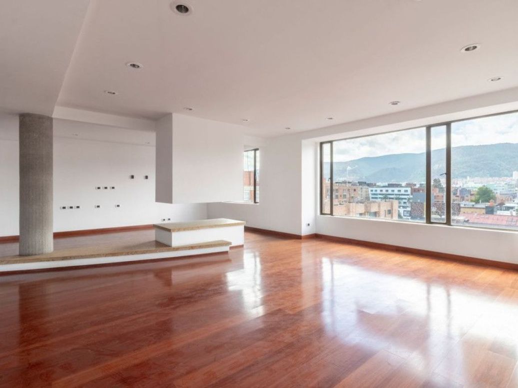 Apartamento de 5 alcobas en arriendo en Santa Barbara Occidental, Bogotá, 340 m² · foto 2 de 20