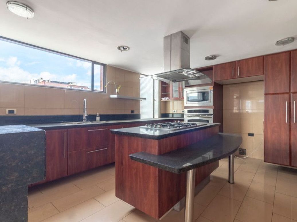 Apartamento de 5 alcobas en arriendo en Santa Barbara Occidental, Bogotá, 340 m² · foto 10 de 20