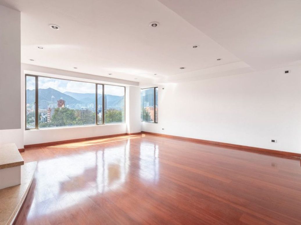 Apartamento de 5 alcobas en arriendo en Santa Barbara Occidental, Bogotá, 340 m² · foto 3 de 20