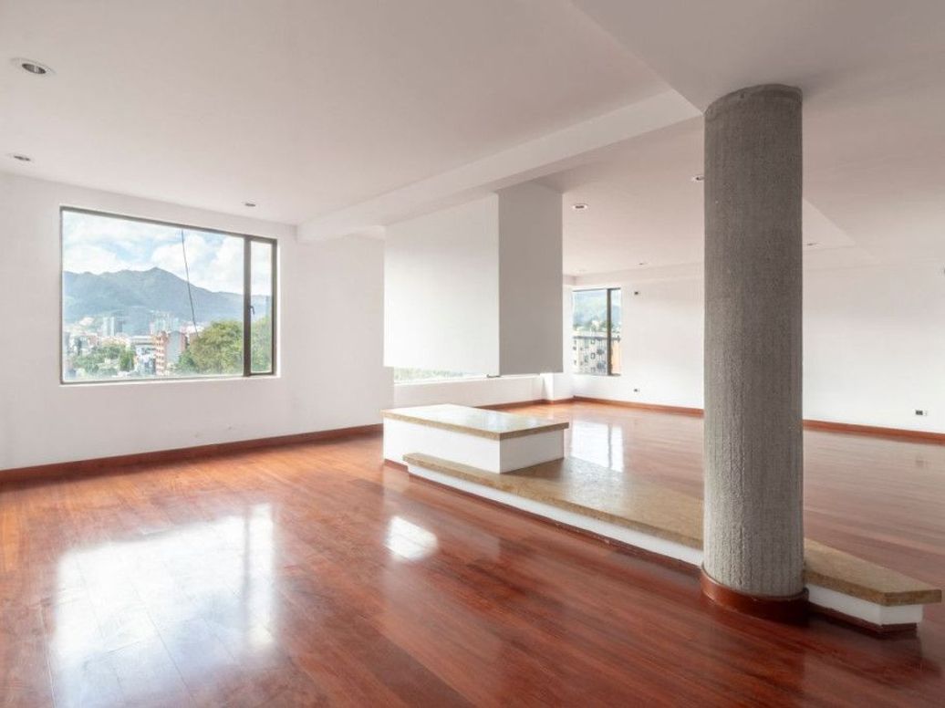 Apartamento de 5 alcobas en arriendo en Santa Barbara Occidental, Bogotá, 340 m² · foto 8 de 20