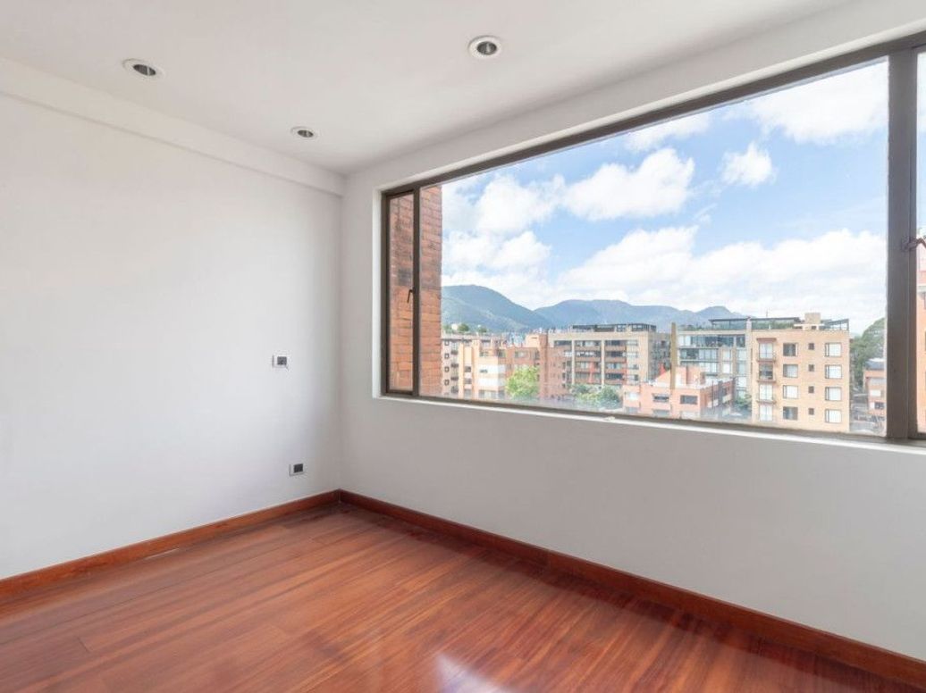 Apartamento de 5 alcobas en venta en Santa Barbara Occidental, Bogotá, 340 m² · foto 15 de 20
