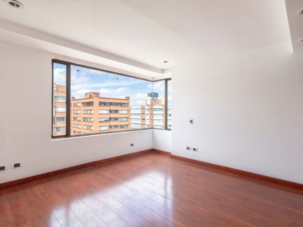 Apartamento de 5 alcobas en venta en Santa Barbara Occidental, Bogotá, 340 m² · foto 16 de 20