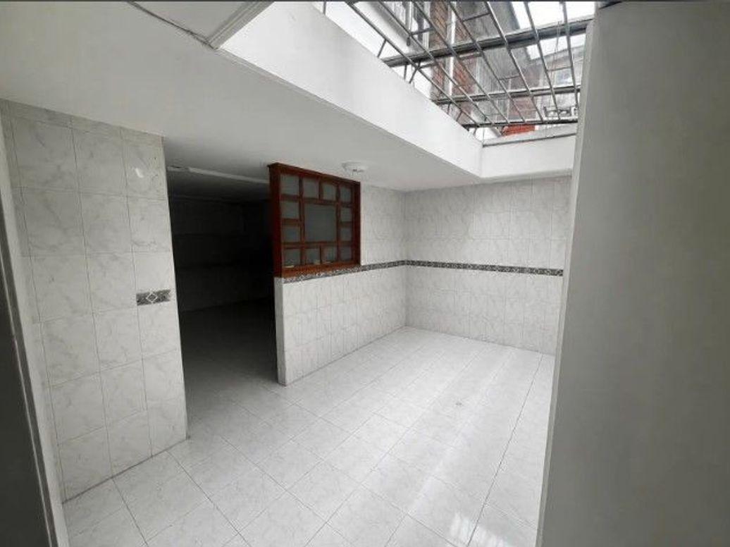 Casa de 5 alcobas en venta en Ub. Cordoba Niza, Bogotá, 270 m² · foto 5 de 20