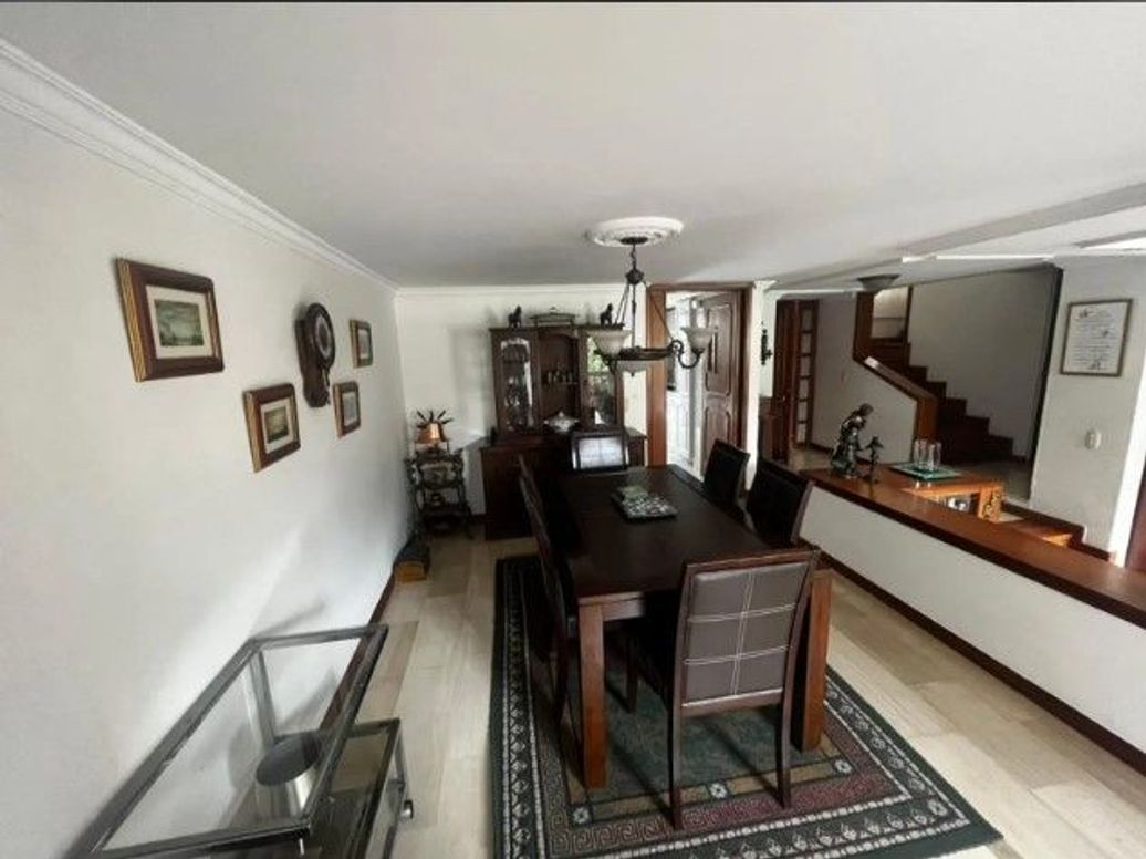 Casa de 5 alcobas en venta en Ub. Cordoba Niza, Bogotá, 270 m² · foto 9 de 20