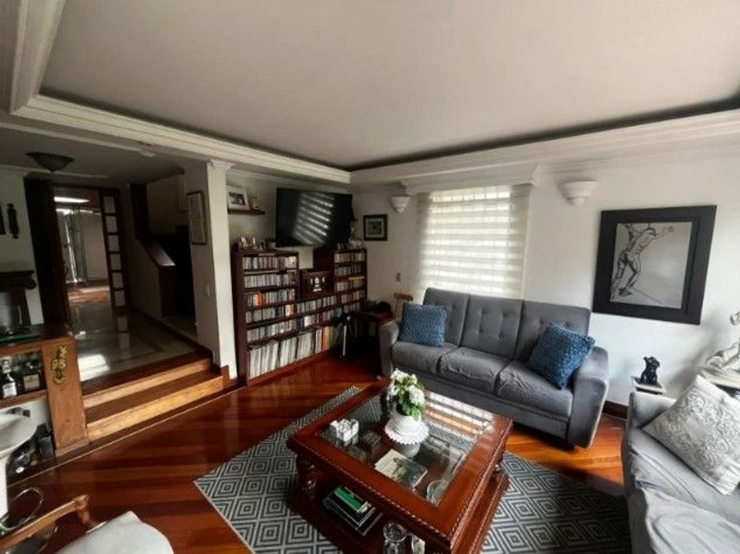 Casa de 5 alcobas en venta en Ub. Cordoba Niza, Bogotá, 270 m² · foto 8 de 20