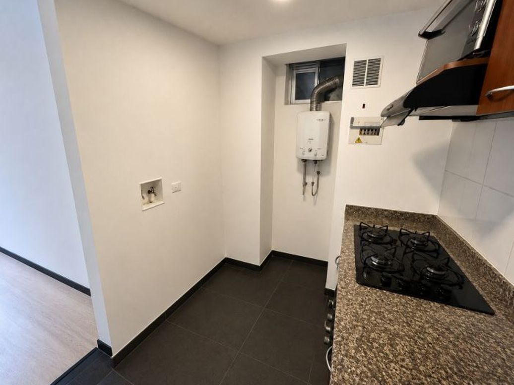 Apartamento de 3 alcobas en venta en El Castillo, Bogotá, 57 m² · foto 5 de 20