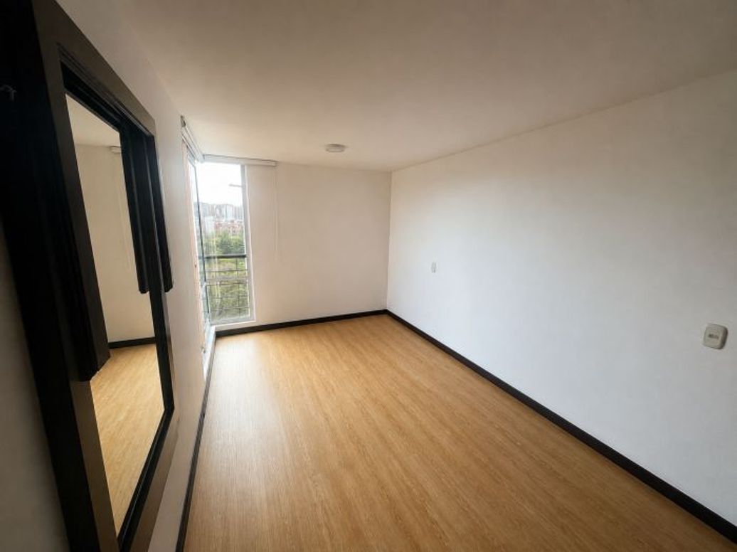 Apartamento de 3 alcobas en venta en El Castillo, Bogotá, 57 m² · foto 2 de 20
