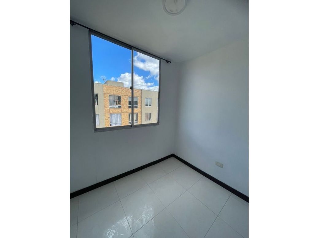 Apartamento en arriendo en Castilla, Bogotá · foto 4 de 13