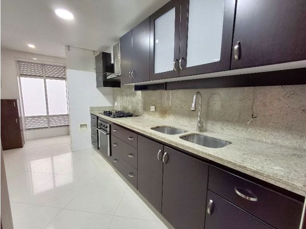 Apartamento de 3 alcobas en venta en Molinos Norte, Bogotá, 210 m² · foto 8 de 20