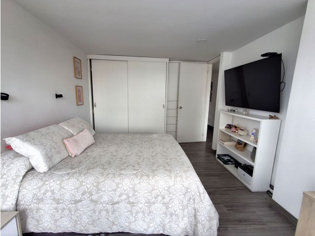 Apartamento de 2 alcobas en venta en Chico Norte Et. Ii, Bogotá, 81 m² · foto 9 de 20